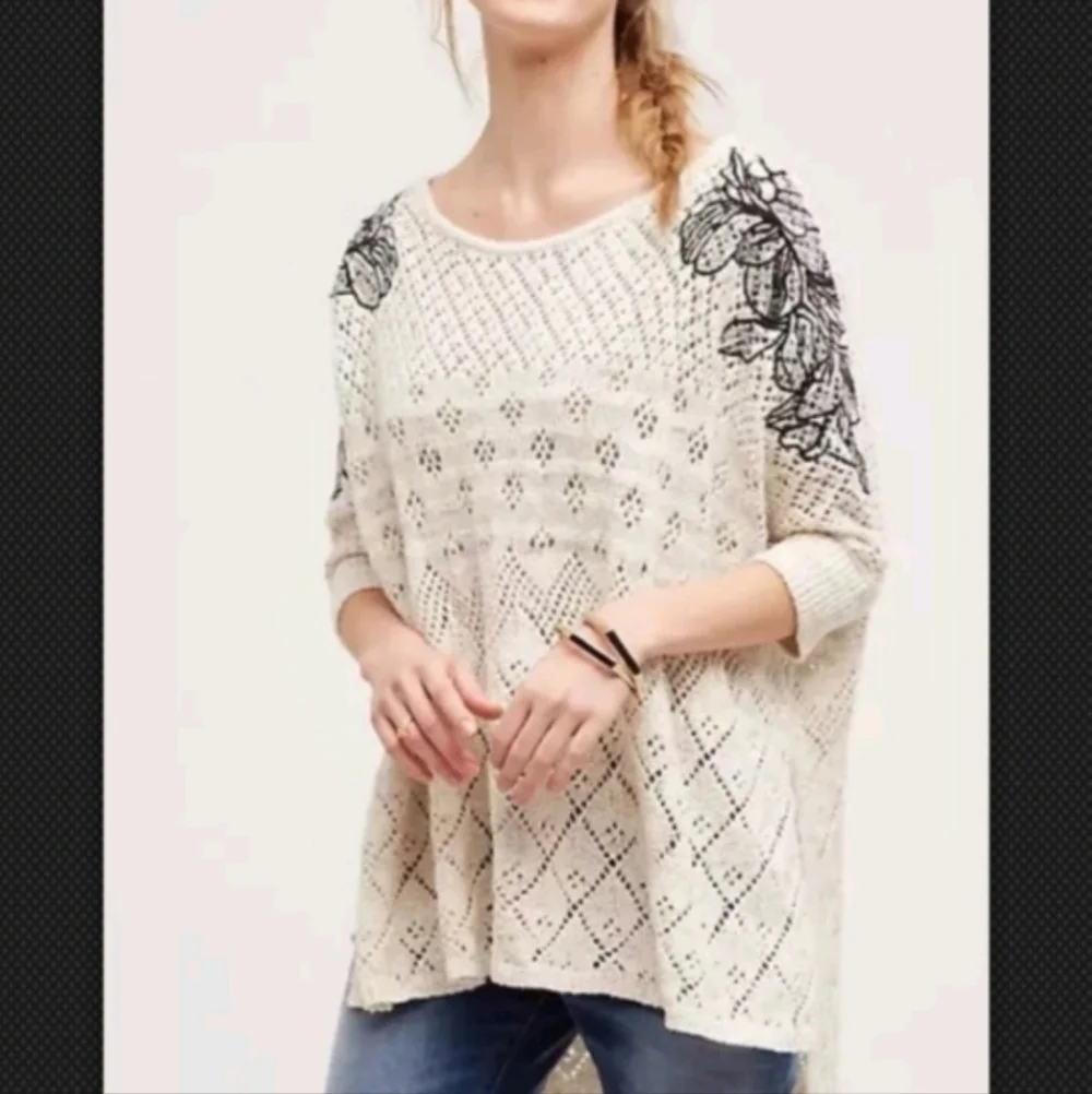 Anthropologie knitted and knotted embroidered crochet Launa poncho sweater sz Xs